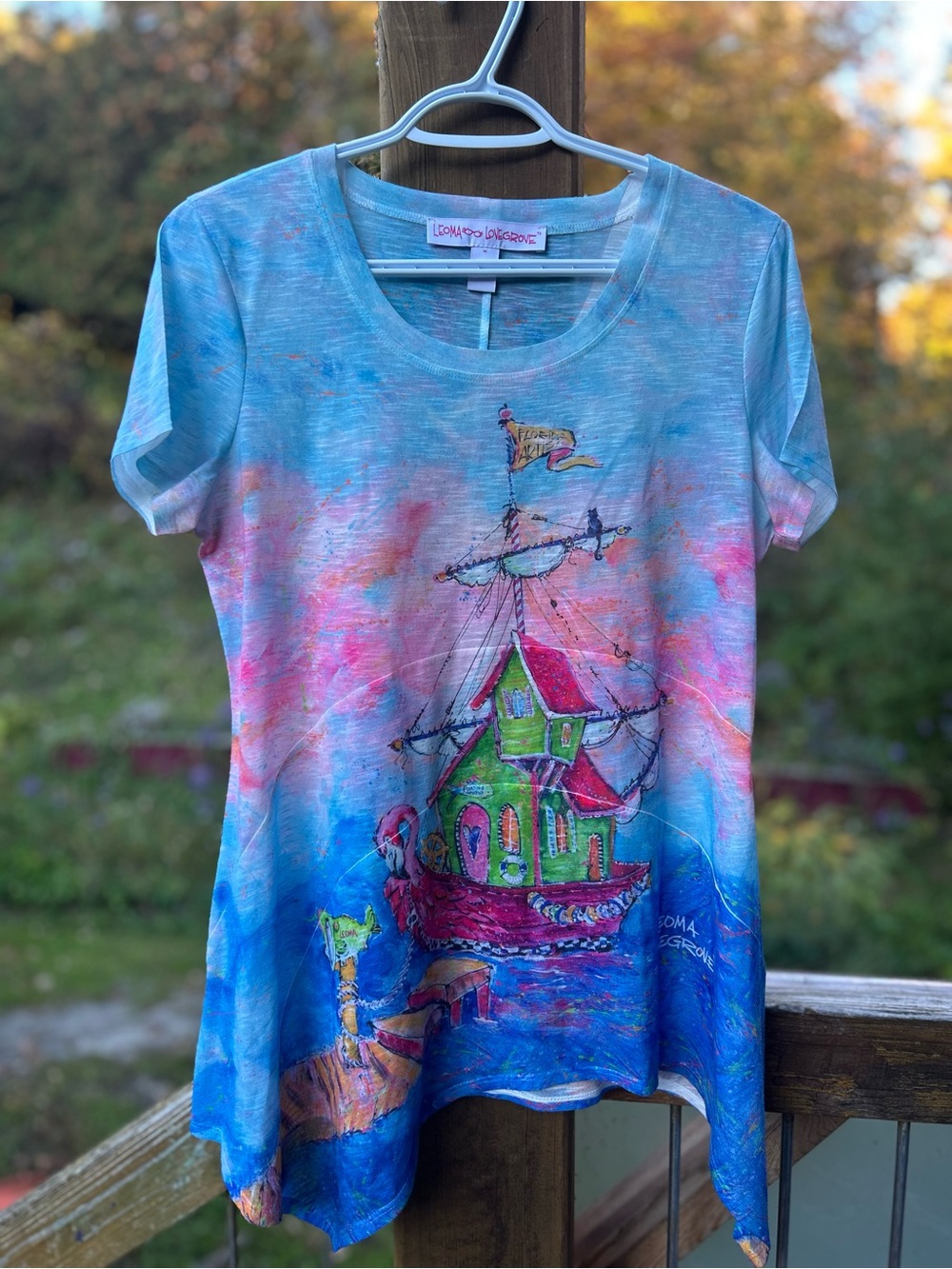 0142. Leoma Lovegrove Women’s Graphic Short Sleeve Tee • Medium